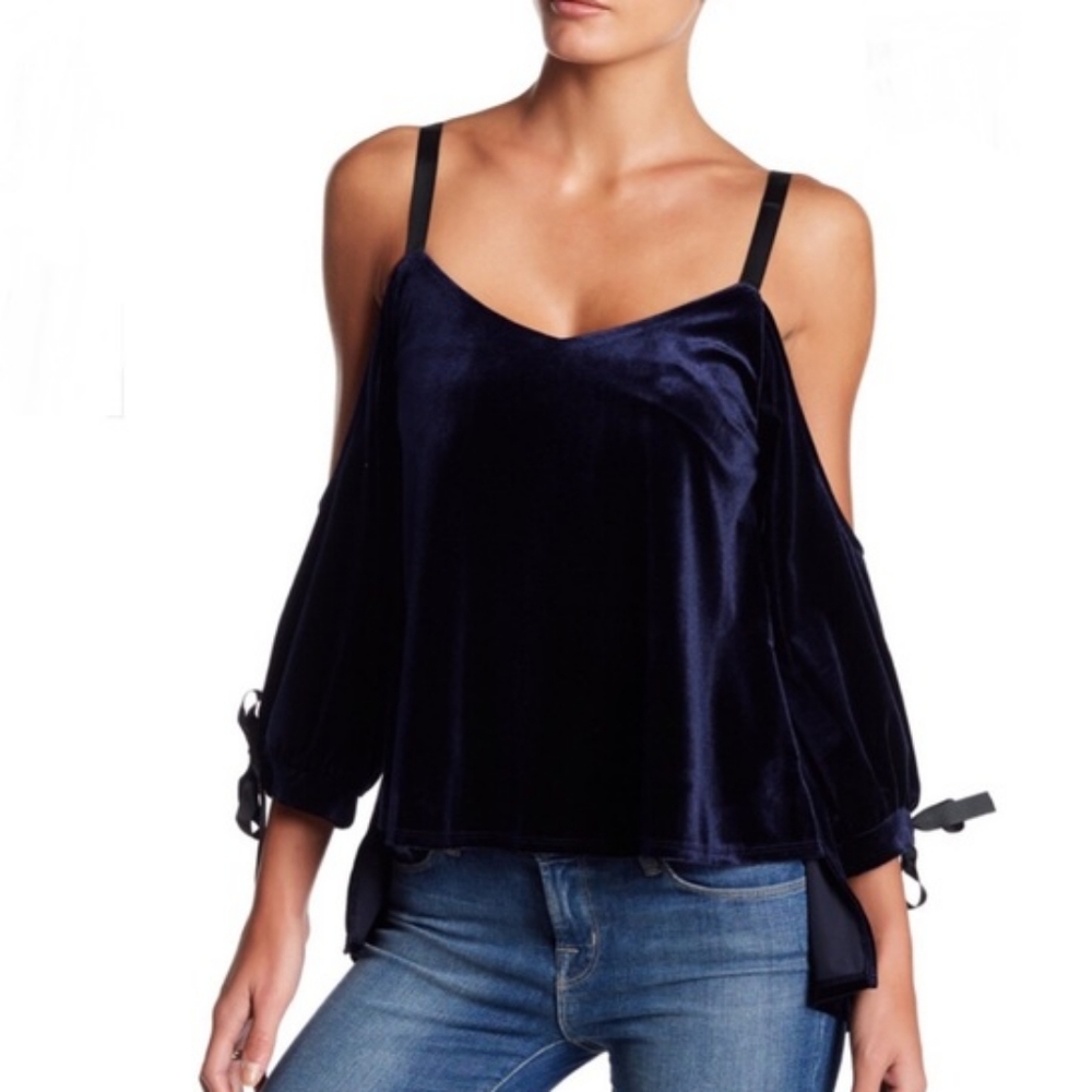 NWT, Romeo & Juliet Couture Navy Blue Velvet Cold Shoulder Top